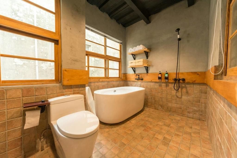 Bathroom 4, Lucky 1960, Tainan
