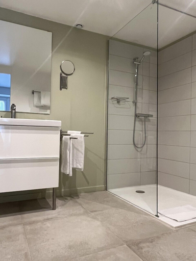 Bathroom 5, Hôtel Les Hauts de Meursault, Côte-d'Or