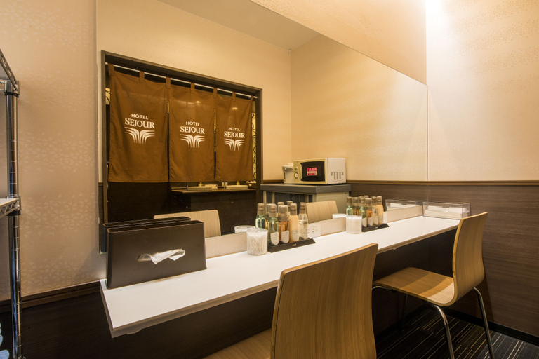 Food & Drinks 5, Sejour Inn Capsule, Hiroshima