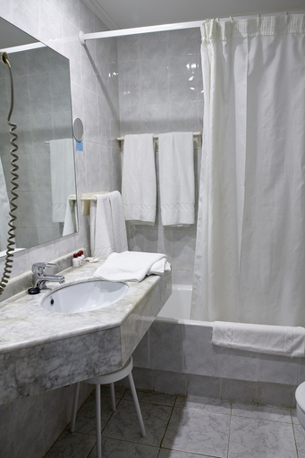 Bathroom 4, Hotel San Jorge, Vizcaya