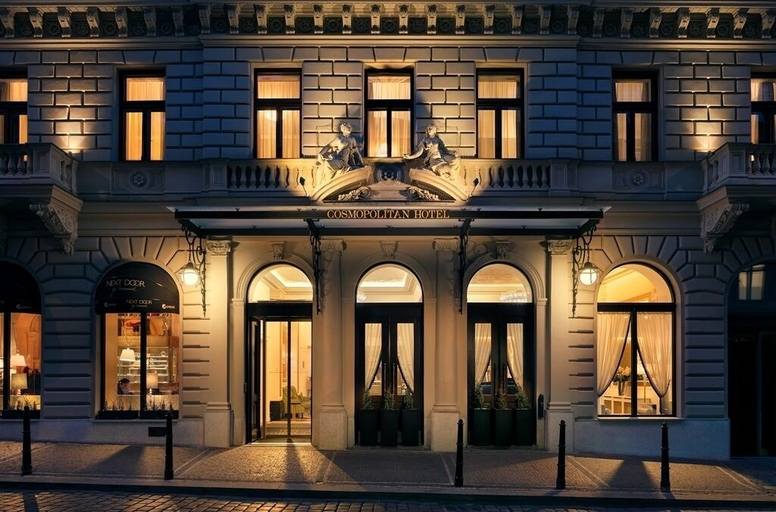 Exterior & Views