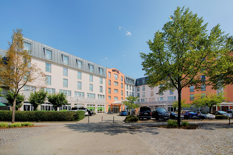 Exterior & Views 6