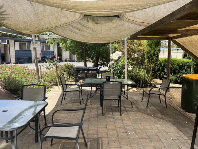Food & Drinks 5, Kaniva Midway Motel, West Wimmera