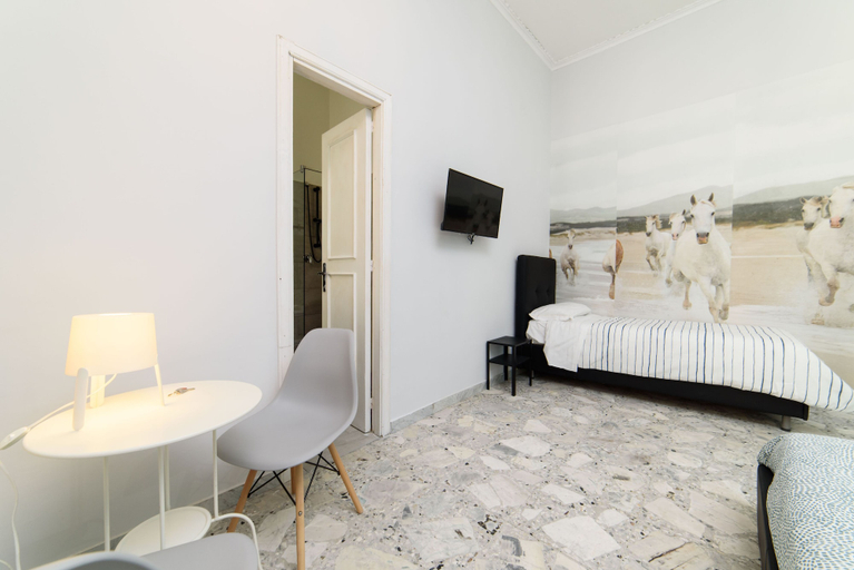 Bedroom 5, Sofia Rooms, Napoli