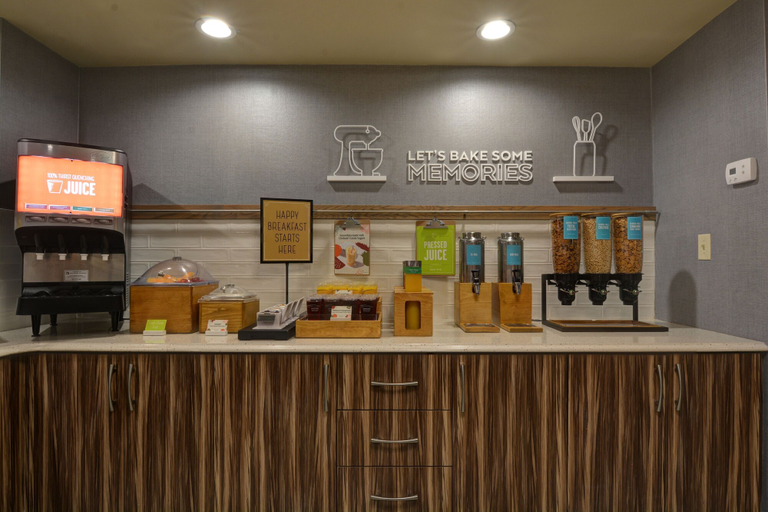 Food & Drinks 5, Hampton Inn Greenwood, Greenwood