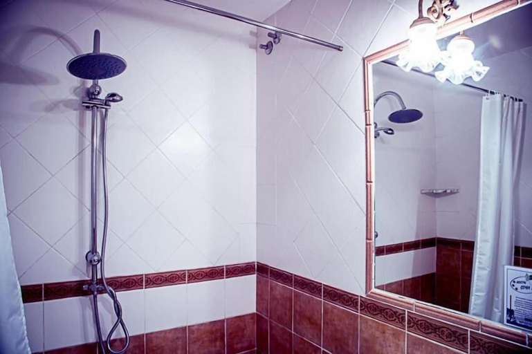 Bathroom 4, Hostal Goya II, Segovia