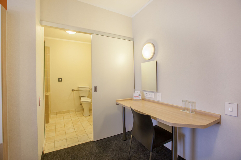 Bathroom 5, Road Lodge Pietermaritzburg, Umgungundlovu