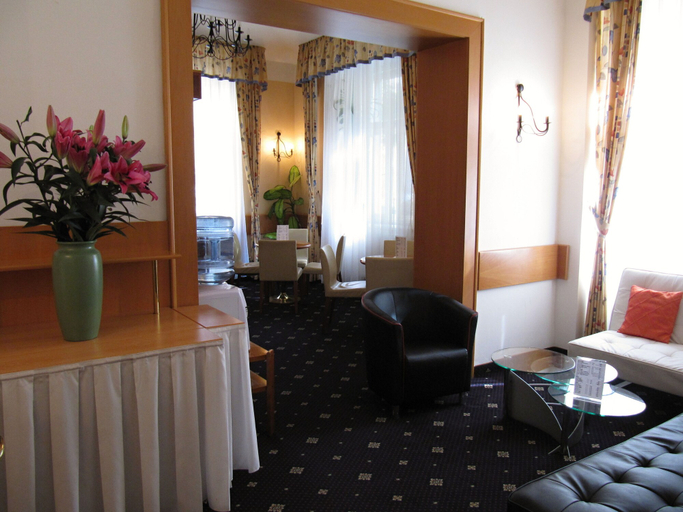 Others 4, Hotel Máchova, Praha 2