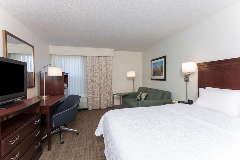 Bedroom 4, Hampton Inn East Lansing, Ingham