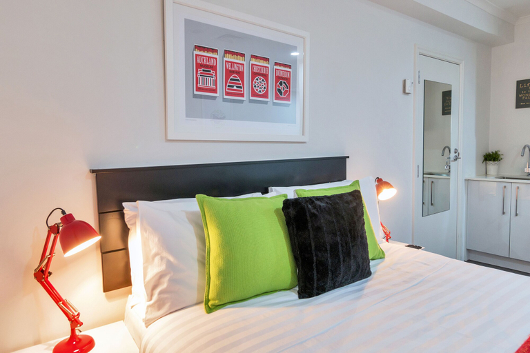 Bedroom 4, Idyllic City Studio Air-Con & Wifi, Waitakere