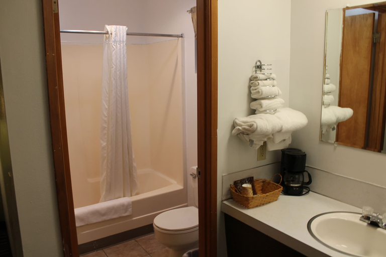 Bathroom 3, Americas Best Value Inn Boardman, Morrow