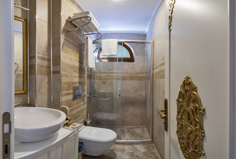 Bathroom 5, Hotel 1453, Fatih