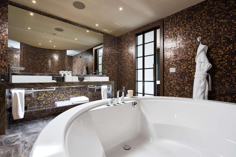 Bathroom 5, Swissôtel Resort Sochi Kamelia, Sochi gorsovet