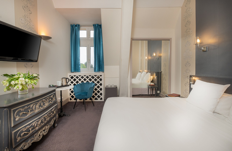 Bedroom 3, Chateau des Reynats, Dordogne