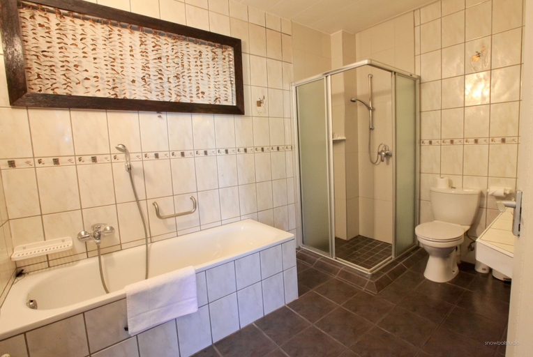 Bathroom 4, Hotel Thule, Windhoek East
