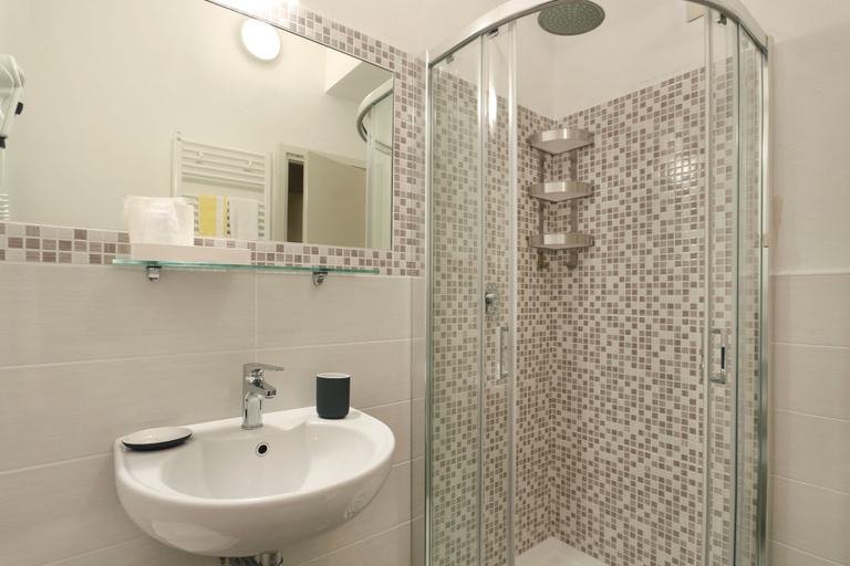 Bathroom 5, Hotel Lupori, Lucca