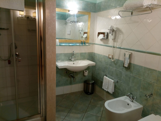 Bathroom, Grand Hotel Florio, Trapani