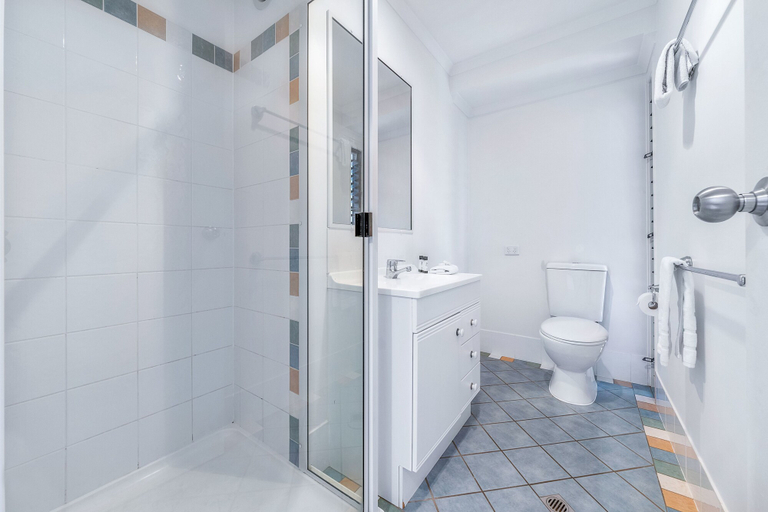 Bathroom 2, Panorama 12, Whitsunday