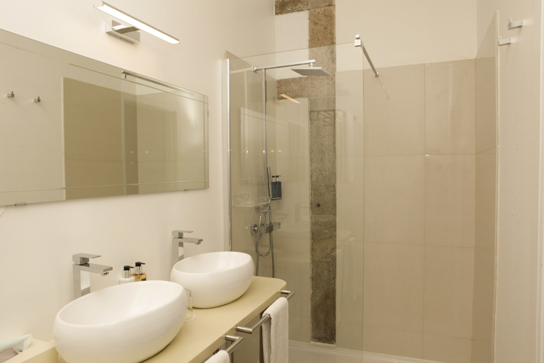 Bathroom 4, Alecrim ao Chiado, Lisbon