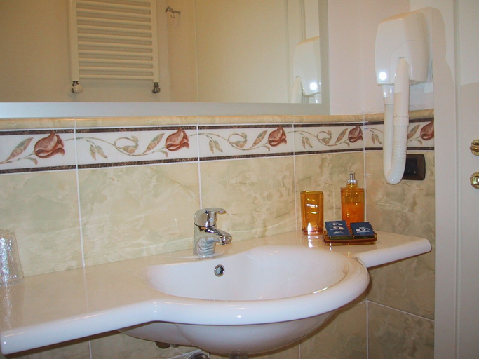 Bathroom 3, Hotel Metropolitan, Rimini