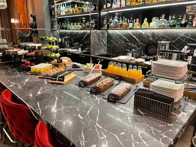 Food & Drinks 5, Hotel Collect – Adults Only, Budapesti
