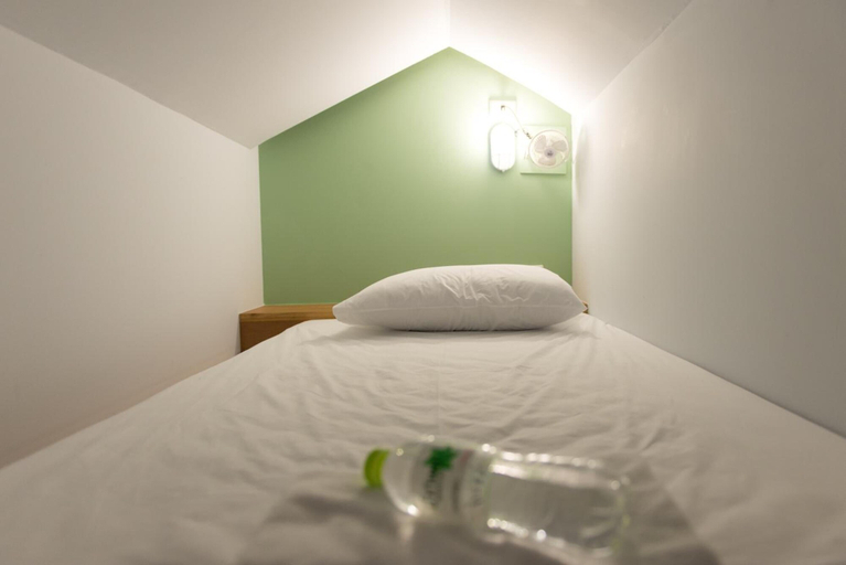 Bedroom 3, Barn and Bed Hostel, Wattana