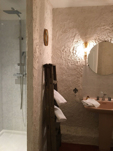 Bathroom 5, La Mandarine, Vaucluse