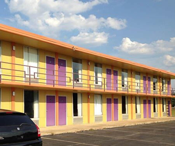 Exterior & Views 2, Country Inn Motel Vivian, Caddo