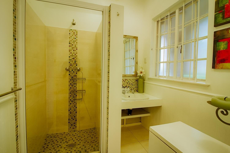 Bathroom 3, Musgrave Avenue Guest Lodge, eThekwini