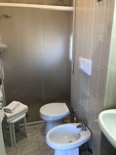 Bathroom 4, Hotel Bahamas, Grosseto