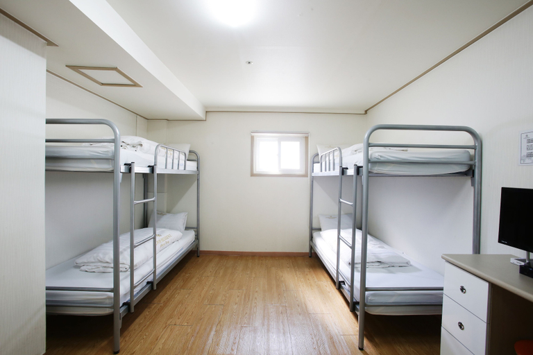 Bedroom 4, ZIYOLK MYEONGDONG, Jung