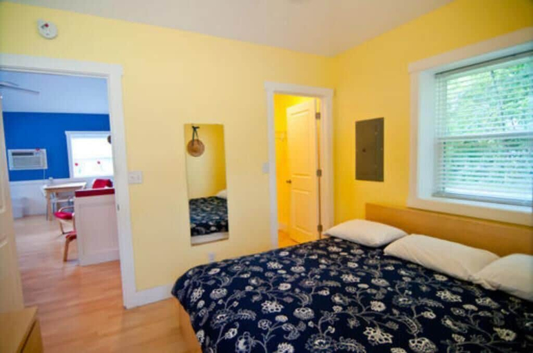 Bedroom 3, Blue Door Cottages, White