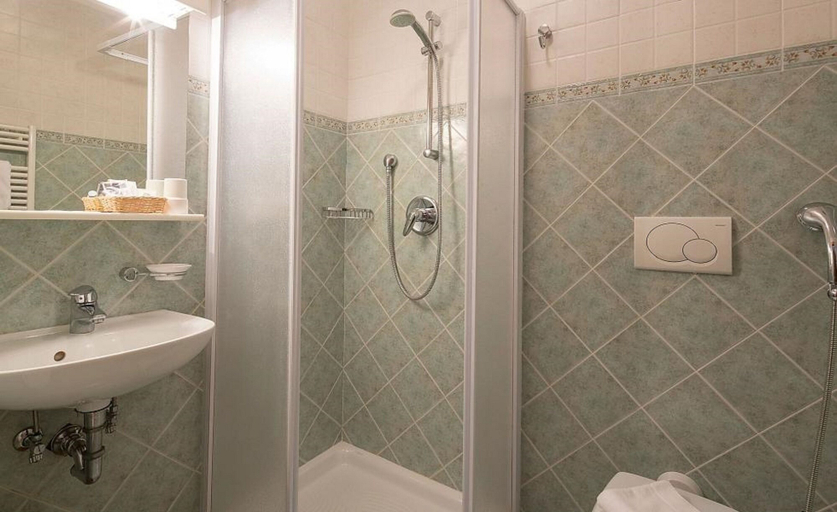 Bathroom 3, Garni Bellavista, Belluno
