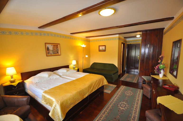 Bedroom 3, GARNI - Barbakan Hotel, Levoca