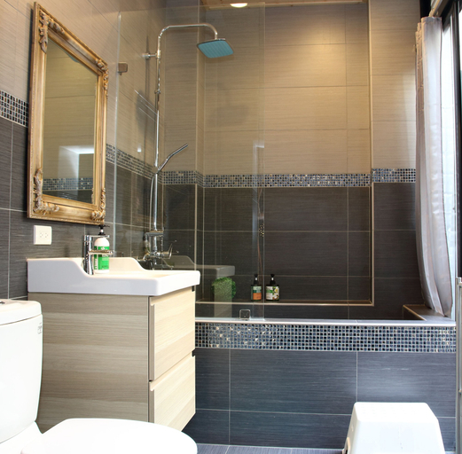 Bathroom 3, Rolling Inn, Tainan