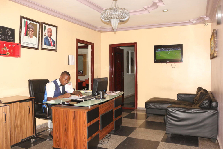 Others 5, Kastrufid Lodge, Uyo