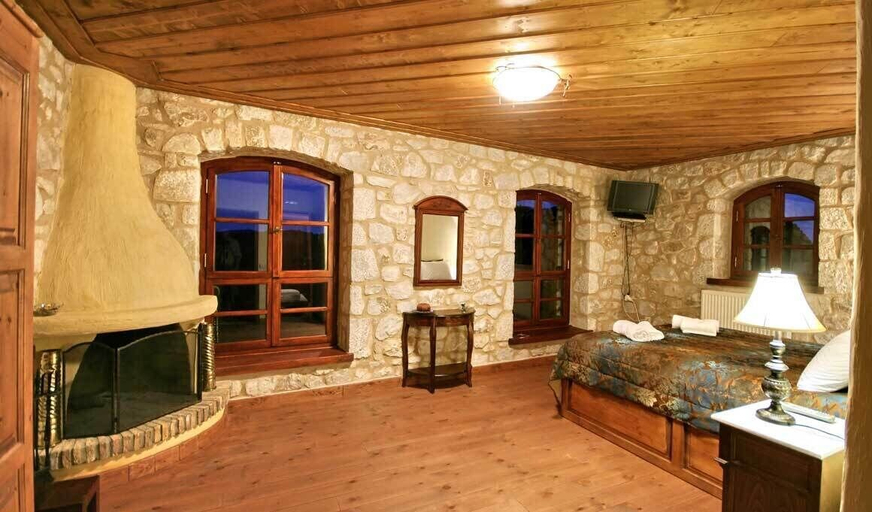 Others 4, Archontiko Kolokotroni, Peloponnese