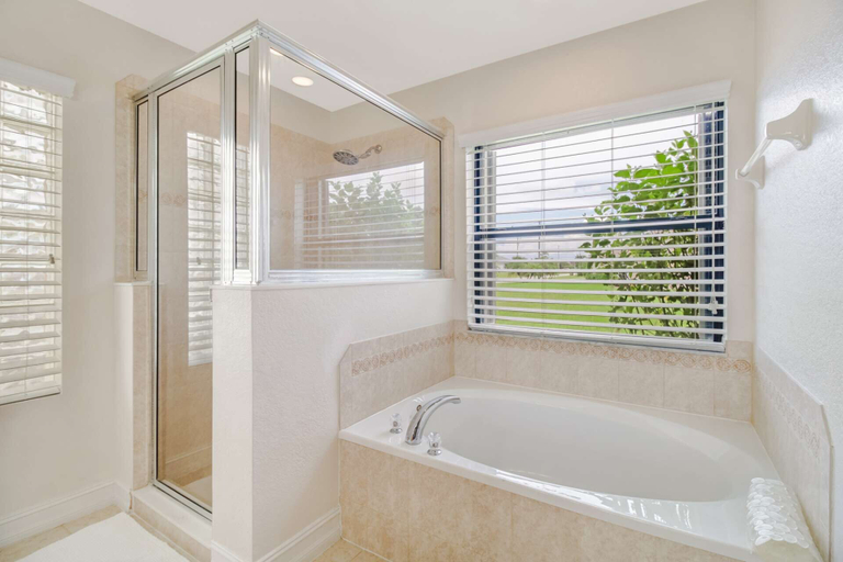 Bathroom 3, 1519 NW 31st Ave, Lee