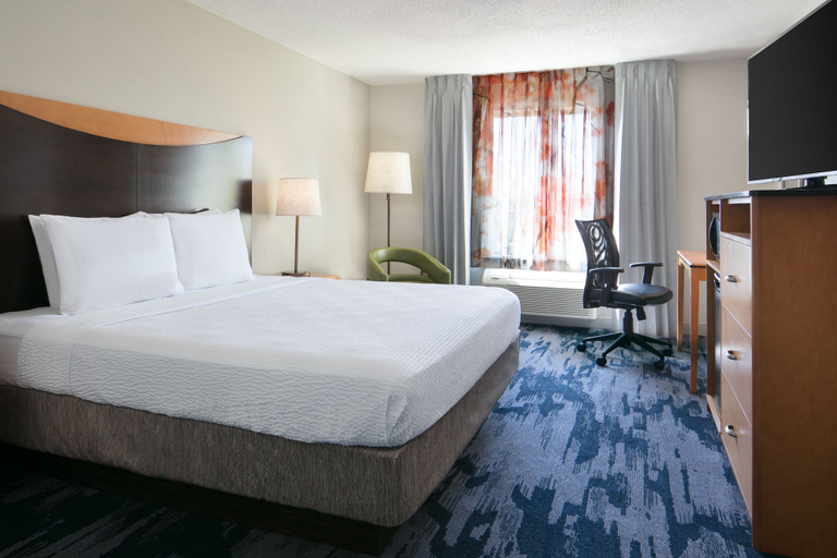 Bedroom 3, Fairfield Inn by Marriott Manhattan, Riley