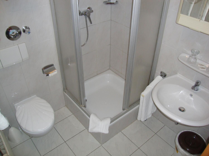 Bathroom 5, Apartment Hotel Lindeneck, Erfurt