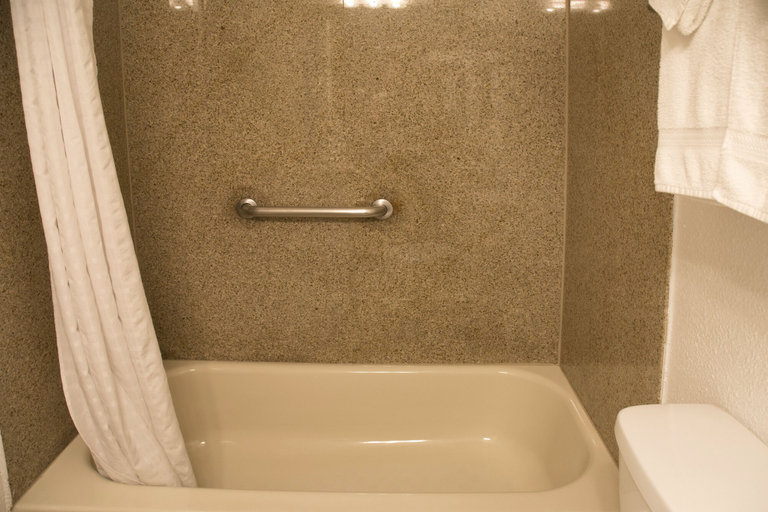 Bathroom 3, Harborview Inn & Suites San Diego Harbor, San Diego
