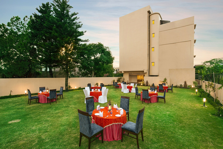 Food & Drinks 5, Clarks Inn Suites Katra, Reasi