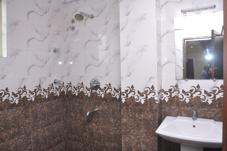 Bathroom, Sai Arya Lodging & Hall, Dakshina Kannada