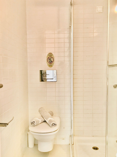 Bathroom 5, Thera Mare, South Aegean