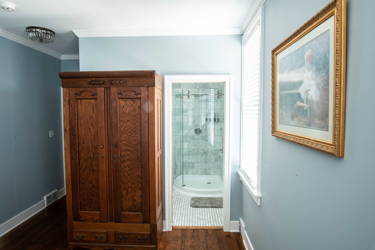 Bathroom 4, Valparaiso Inn Bed & Breakfast, Porter