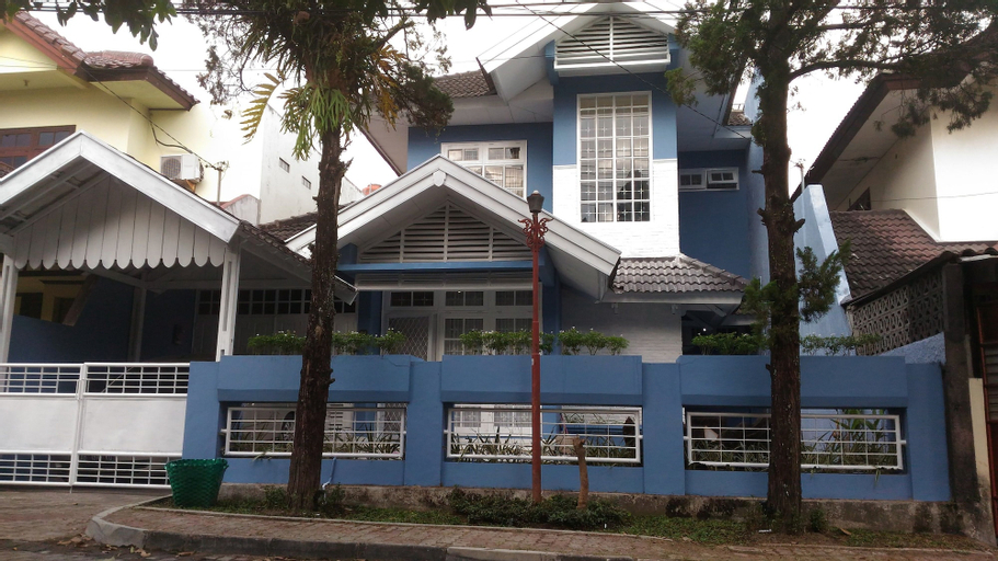 Exterior & Views, Farmhouse Homestay Jogja, Sleman