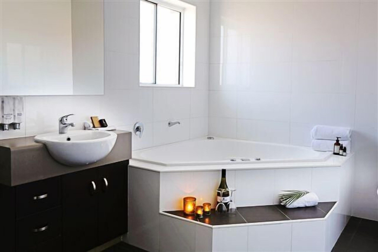 Bathroom 3, Drover's Motor Inn, Dalby, Dalby