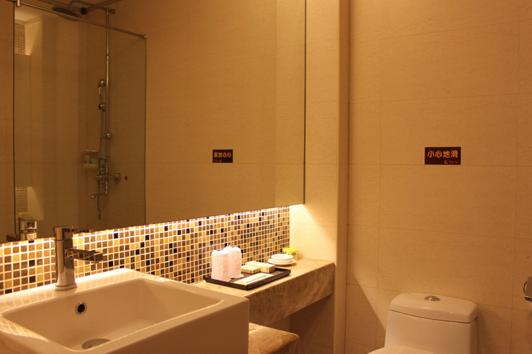 Bathroom 3, Huangpu Hotel, Guangzhou