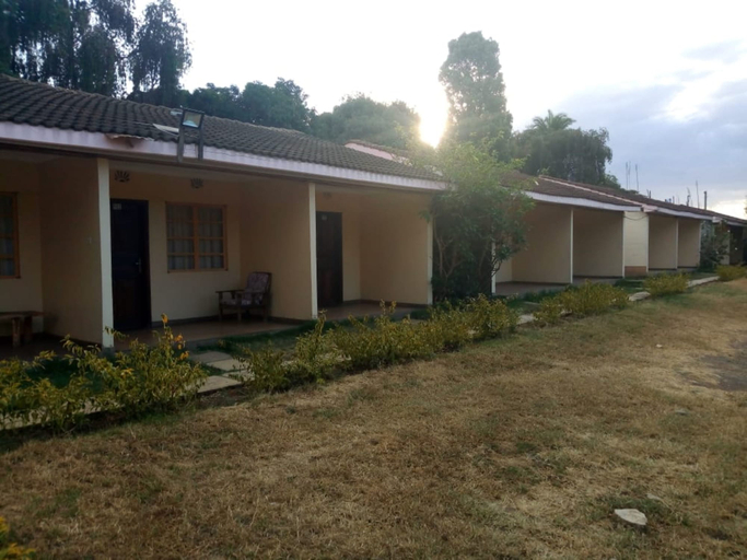 Exterior & Views 2, Family Comfort Hotel, Kieni