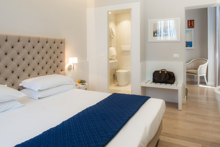 Bedroom 3, Hotel Europa, Lucca
